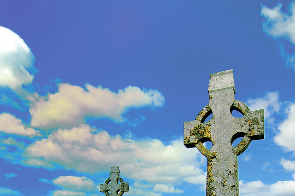 ... tipičen keltski križ za nagrobnik ...