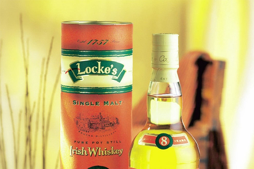 Irska značilnost – viski, barčice ob jezeru ter opevana štiriperesna detelja, ki prinaša srečo.