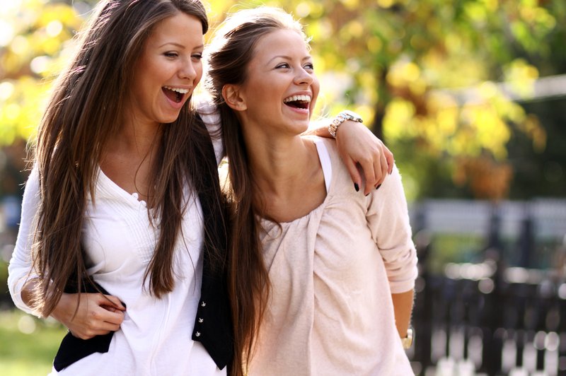 Prijateljstvo - igra usode ali podobnosti? (foto: Shutterstock)