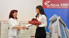 S podarjenimi knjigami razveseljujemo male bolnike