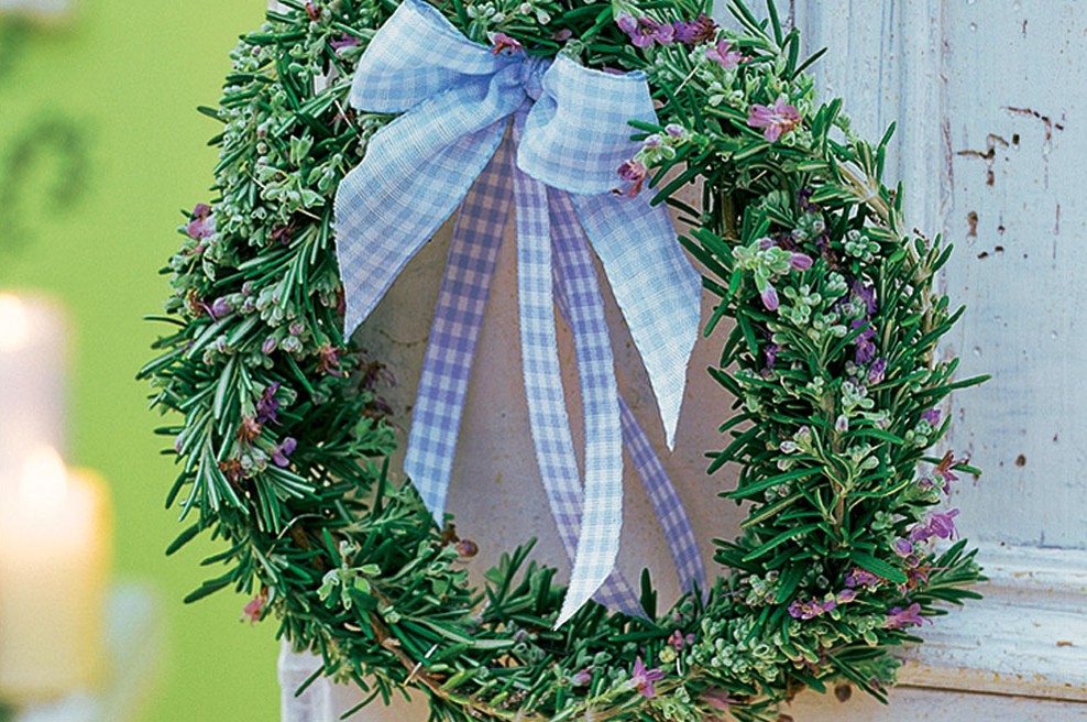 Luna se bo sprehajala po Tehtnici, setveni koledar: cvet, barva dneva: steklenično zelena. (foto: Flora Press/Living & More, Friedrich Strauß, Mauritius images/Manuela Balck)