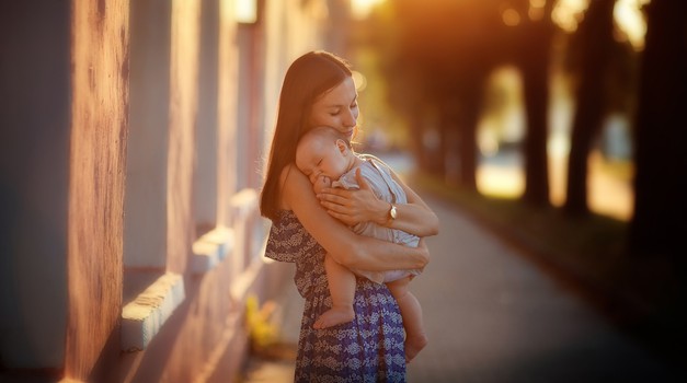 Osho: "Če otroka samo rodite, še niste mati" (foto: Shutterstock)