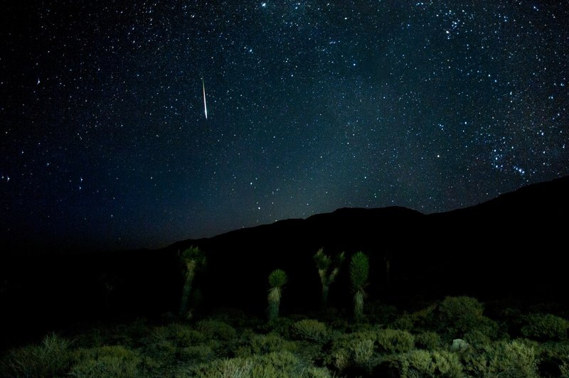 Opazovanje meteorskega dežja v avgustovskih nočeh. (foto: Profimedia)
