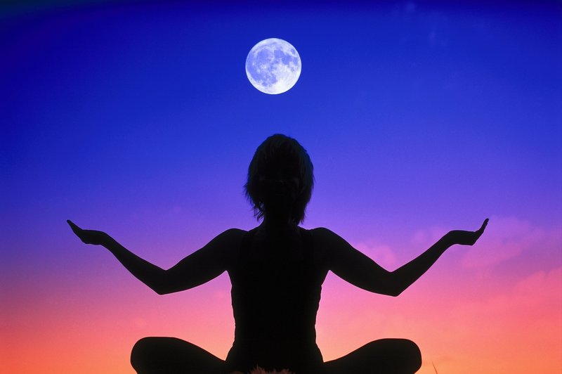 Usklajevanje menstrualnega cikla z luno prinaša ženski obilje duhovnih spoznanj. (foto: Profimedia)