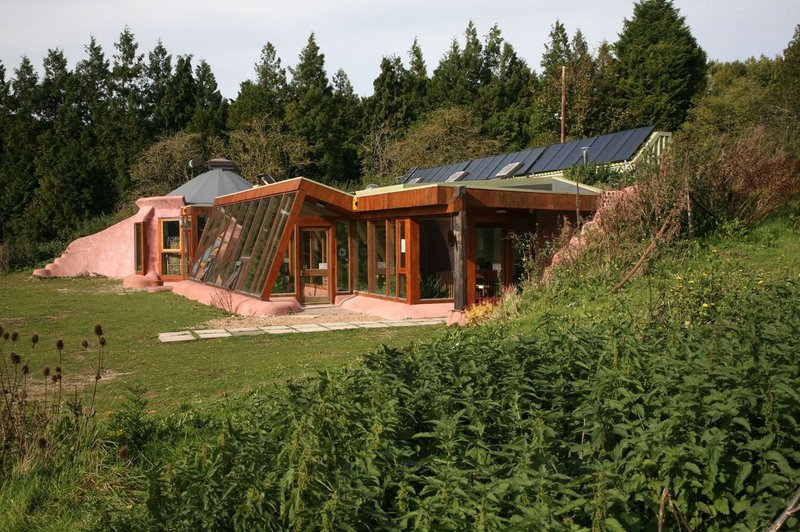 Ekološka hiša varčuje s porabo osnovnih virov ter je okolju prijazna. (foto: Profimedia)