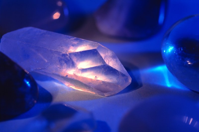 Kristali zdravijo na energetski ravni in zato zdravijo vzrok bolezni. (foto: Profimedia)