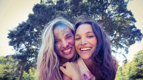 Študija razkrila, pri kateri starosti smo (bili) najsrečnejši