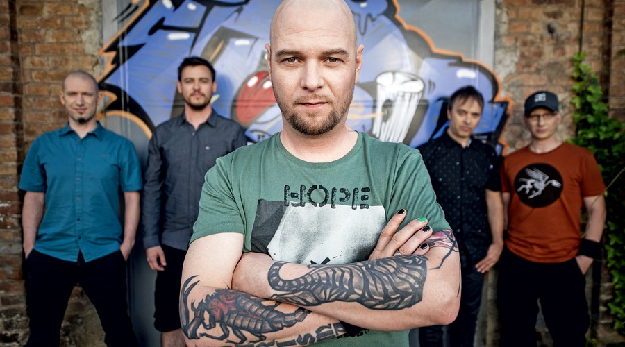 Sensina zgodba s Siddharto: Pesmi so v zraku (foto: Žiga Koritnik)