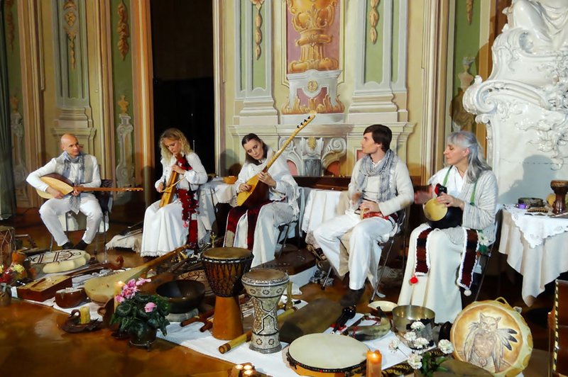 Zvočno-energijski koncert ansambla Vedun v Cankarjevem domu (foto: Katedra Veduna)