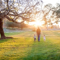 Starša sta izgubila dve hčerki, nato pa sta se rodili dvojčici z nenavadnimi spomini