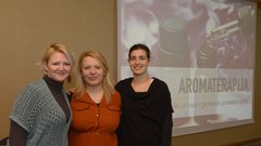 Delavnice je vodila aromaterapevtka Melani Kovač, na fotografiji s predstavnicama podjetja Favn in Eteris.
