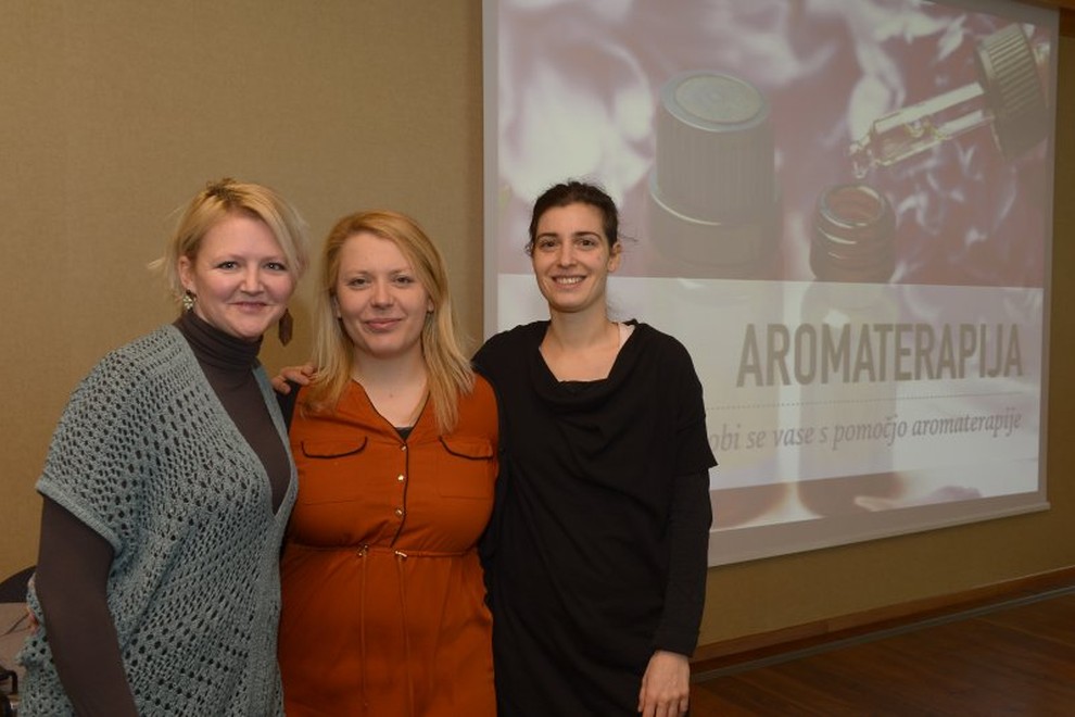 Delavnice je vodila aromaterapevtka Melani Kovač, na fotografiji s predstavnicama podjetja Favn in Eteris.