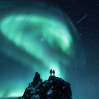 Zelo močan izbruh na Soncu! Ponoči in v noči na soboto možnost, da se na nebu pojavi aurora tudi v južni Evropi