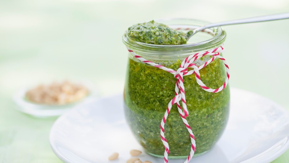 Bazilikin pesto z bučnimi semeni, pistacijami in indijskimi oreščki (foto: profimedia)