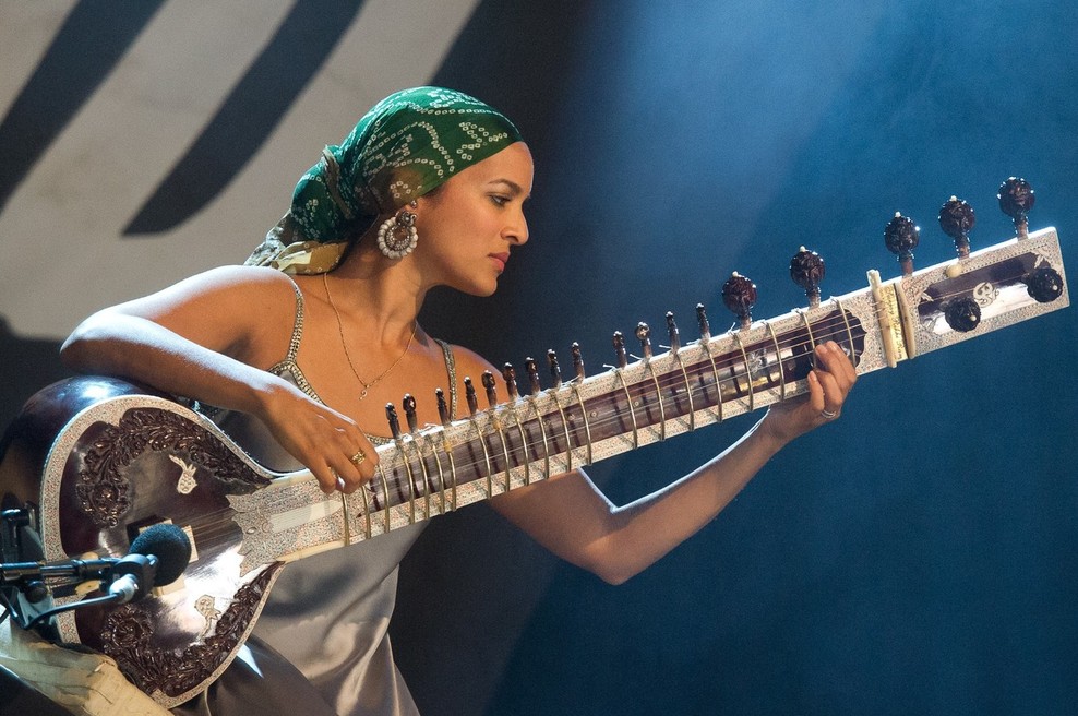 Anoushka Shankar - Virtuozinja na sitarju svetovnega kova (foto: profimedia)