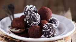 Recept: Čokoladne presne kroglice s kokosom