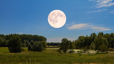 Polna luna v znamenju kozoroga (nedelja, 9. julij)