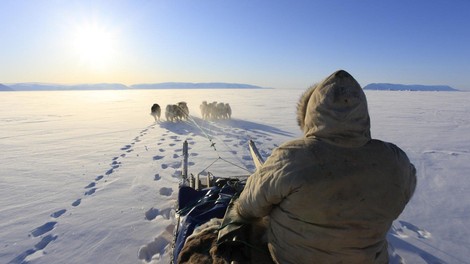 Inuitske starešine opozarjajo svet in Naso, da se je "Zemlja premaknila"