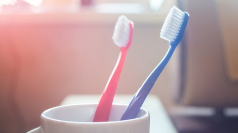 5 razlogov, zakaj morate takoj zamenjati svojo zobno ščetko