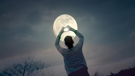 Sporočilo za današnji dan: Polna luna in močna čustva