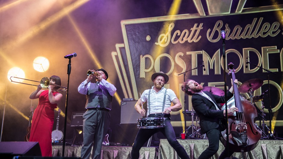 Ko je priredba boljša od originala - Bradlee’s Postmodern Jukebox (foto: EMily Butler Photography)