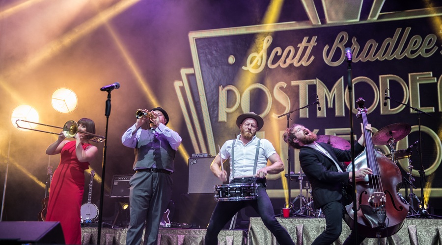 Ko je priredba boljša od originala - Bradlee’s Postmodern Jukebox (foto: EMily Butler Photography)