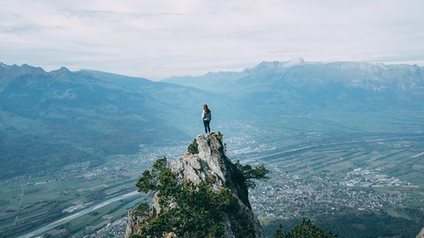 Sporočilo za današnji dan: Ne oklepajte se materialnega