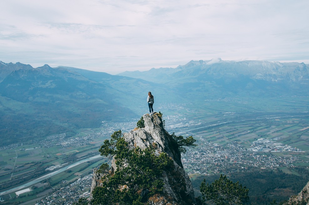 Sporočilo za današnji dan: Ne oklepajte se materialnega (foto: Unsplash.com)