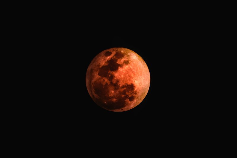 Prihaja najdaljši (krvavi) lunin mrk v tem stoletju (27. julij) (foto: Unsplash.com)