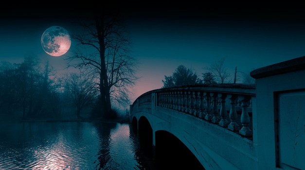 Polna luna tega tedna: Most iz starega v novo (foto: profimedia)