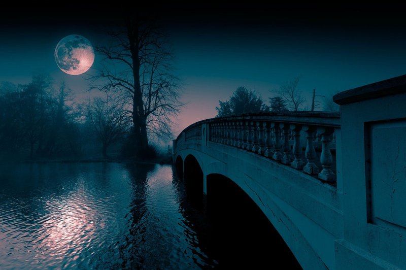 Polna luna tega tedna: Most iz starega v novo (foto: profimedia)