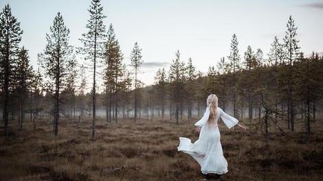Jonna Jinton: Švedinja, ki je pustila mestno življenje in se preselila globoko v gozd