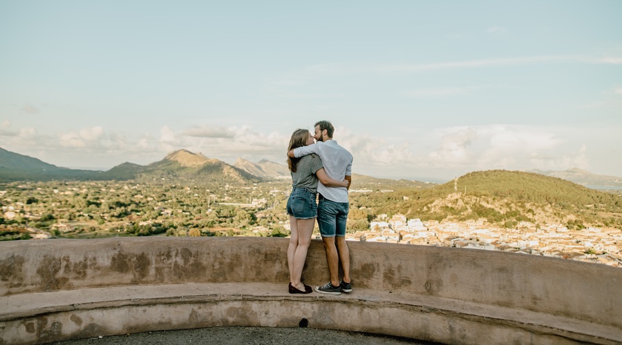 Ljubiti ljudi brezpogojno ne pomeni, da se strinjamo z njihovim početjem (foto: Unsplash.com)