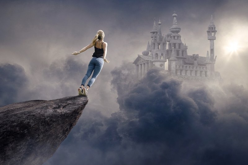 Kaj pomenijo sanje: Padanje, letenje in bežanje (foto: pixabay)