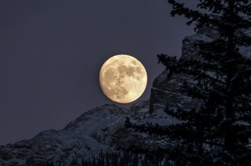 Napoved za sredo (20. 3.): Polna luna "gunca" (foto: Unsplash.com)