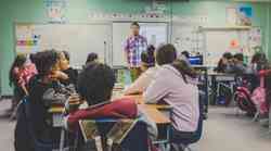 Ali lahko učitelji premknemo kolesje šolskega sistema?