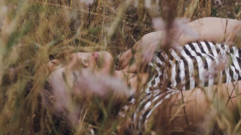 Dotaknila sem se dna