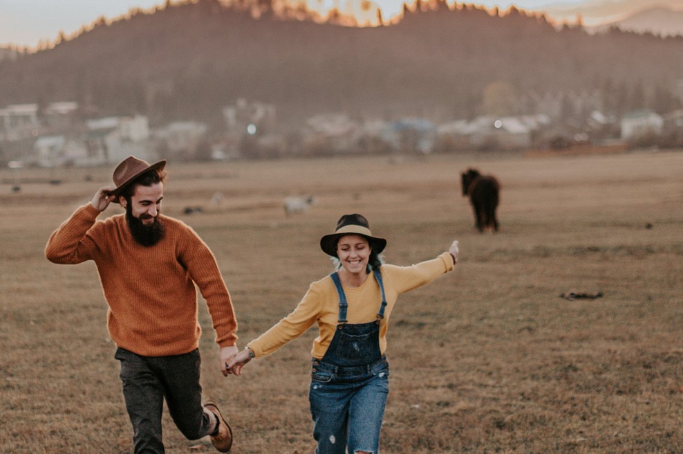 Kako se med nami spletajo nevidne energijske vezi (foto: Unsplash.com)