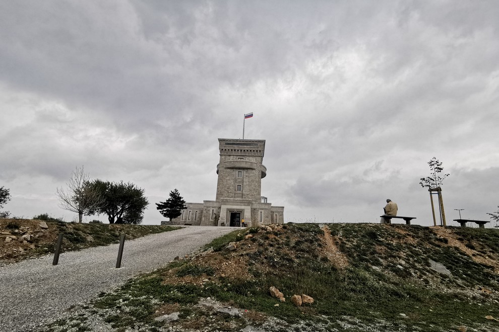 Pomnik braniteljem slovenske zemlje na Cerju