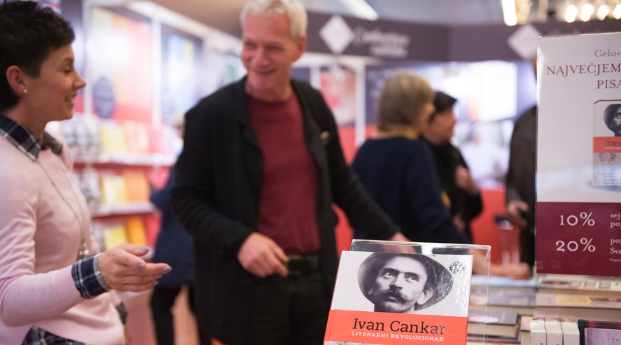 Med knjige vas vabimo... (foto: Domen Pal)