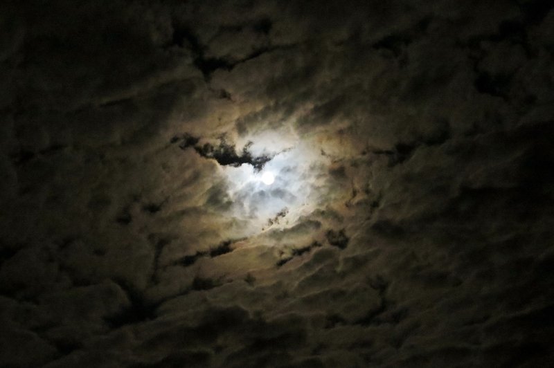 Lunin mrk predstavlja močan IZZIV (foto: pixabay)