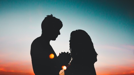 Že od začetka obstoja moškega in ženske obstaja želja po zlitju na eni in konflikt na drugi strani