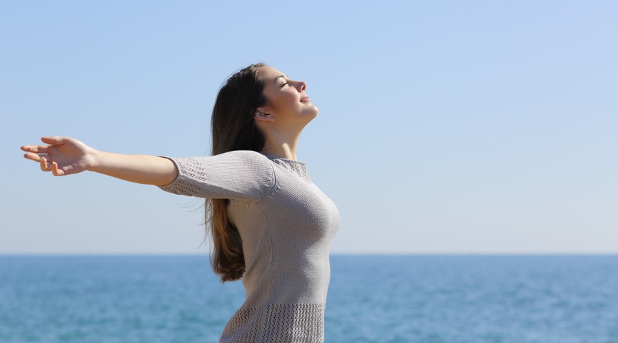 Ali lahko redno čiščenje nosu (z morsko vodo) celo prepreči okužbo? (foto: SHUTTERSTOCK)