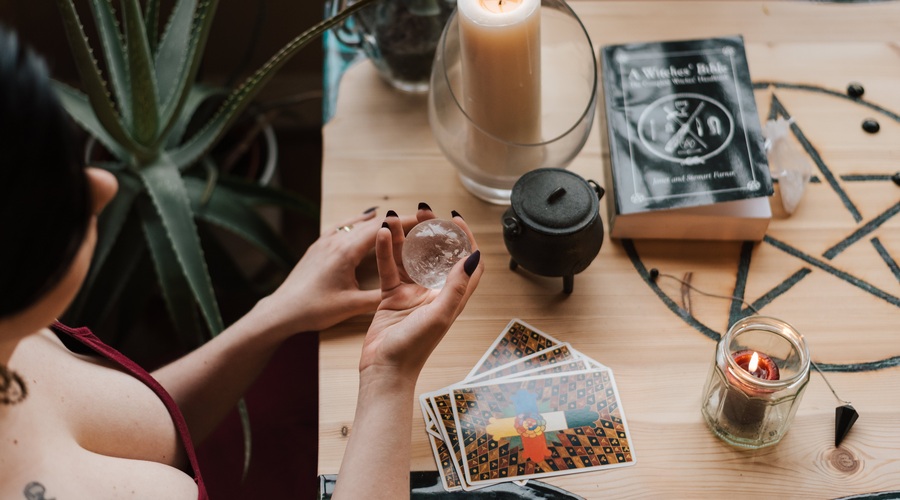 4 znamenja, ki najbolj verjamejo v astrologijo (foto: pexels)