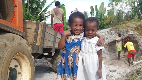 Misijonar Janez Krmelj na Madagaskarju: »Zanje je najbolj pomembno to, da niso v stiski odbiti, ampak sprejeti.«