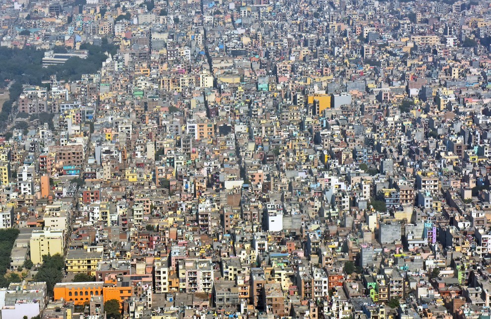 New Delhi, Indija: Odlagališč je ogromno, največje je najvišja točka te indijske metropole. Tukaj živi ali vsaj poskuša živeti okrog …
