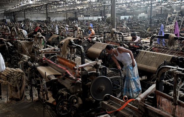 Daka, Bangladeš: Tukaj v neznosnih razmerah naredijo največ oblačil na svetu.