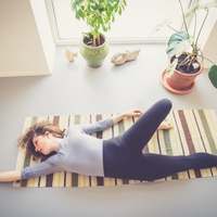 Ozaveščanje skozi gib po metodi Feldenkrais z Matejo Kodermac