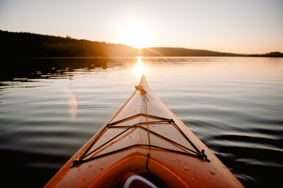 Ta navada vas sili, da veslate proti toku (foto: Pexels)