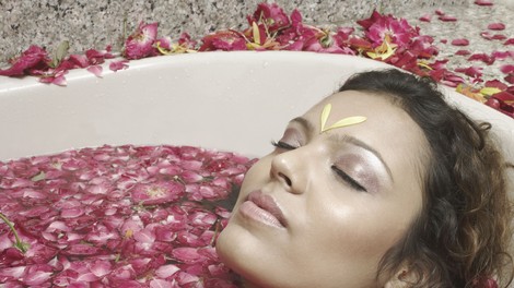 Preproste in obenem učinkovite terapije samozdravljenja boste našli v knjigi Terapija Dr. Clark